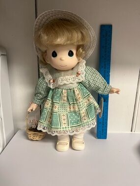 Precious Moments Amie 1998 12"